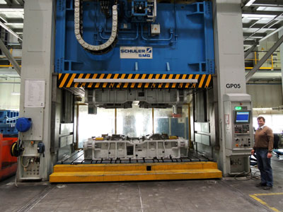 Las instalacin de la planta de produccin y herramientas en Mnich fabrica herramientas para el prensado de plantas en todo el mundo...