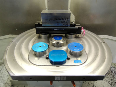 Los sistemas de amarre punto cero se utilizan en todas las estaciones de fabricacin de la planta de fabricacin de herramientas en BMW Werkzeug y...