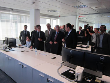 Un momento de la visita del consejero de Industria e Innovación del Gobierno de Aragón, Arturo Aliaga...