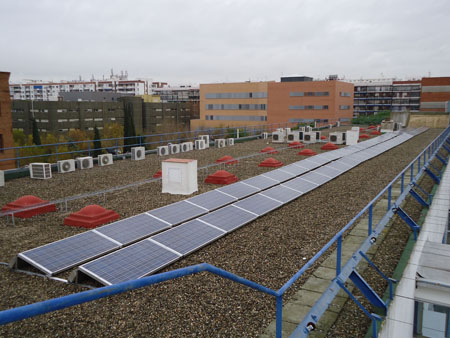 Planta fotovoltaica sobre la cubierta de la Facultad de Matemticas de la Universidad de Sevilla