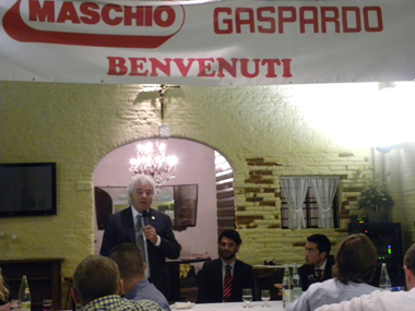 Egidio Maschio, presidente de Maschio-Gaspardo, acompaado de Nicola Franco, director comercial en Espaa y Portugal, y Alessando Cazzin...
