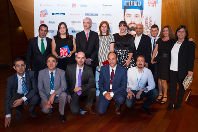 Una representacin del equipo del Centro de Atencin a Cliente de Schneider Electric en la gala de recogida del premio...