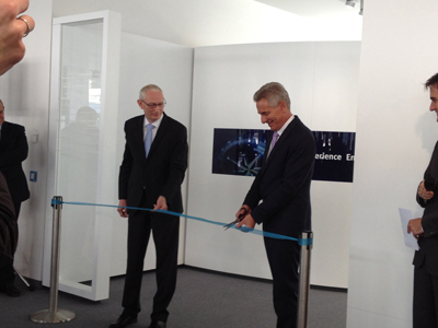 Eberhardt Veit dando por inaugurado el nuevo centro dedicado a la eficiencia energtica