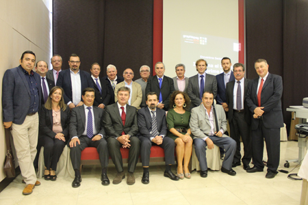 Foto de grupo con los participantes en el encuentro sectorial de Graphispag en Andaluca