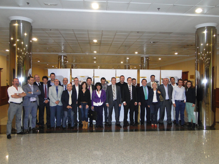 Foto de grupo con los asistentes a la presentacin de la plataforma EVA de Mirka