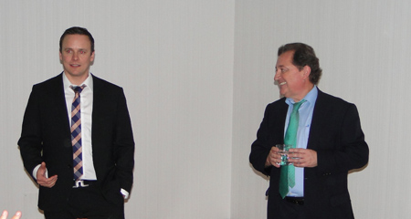 De izquierda a derecha: Ander Karlstrm, jefe de producto para Madera en Mirka, y Jos Mara Snchez, gerente de Mirka Ibrica...