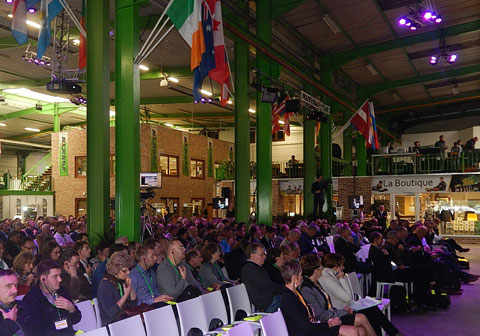 Ms de medio millar de personas asistieron al Meeting Internacional en la renovada planta de Soumagne (Blgica)