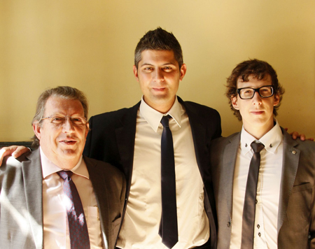 De izquierda a derecha: Agustn Malvido, CEO de Galipapel; Andrea Riva, de Sappi, y Vitor Malvido, agente comercial de Galipapel...