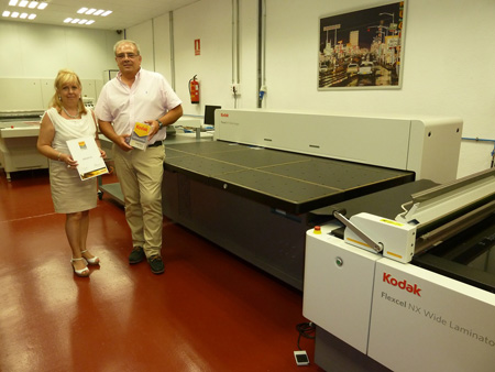 Mesa y Ruiz muestran la certificacin de Kodak