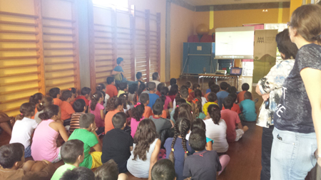 Imagen de una de las clases de concienciacin medioambiental con los escolares de infantil y primaria de los colegios de Santa Cruz de La Palma...