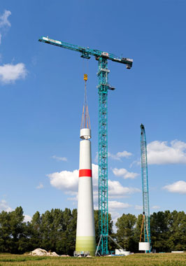 La gra Flat-Top 1000 EC-B 125 Litronic en el montaje de una central elica Enercon con 135 metros de altura de buje...