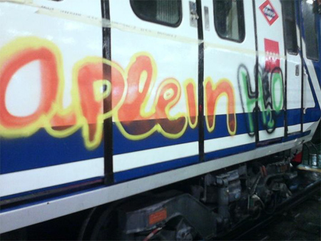 Graffiti en el tren de Metro de Madrid