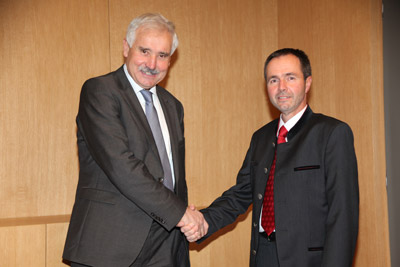 El presidente saliente de VI.P, Karl Dietl, junto con el nuevo presidente, Thomas Oberhofer (de izq. a dcha)