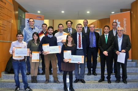 Ganadores del premio BASF junto a integrantes de la mesa presidencial