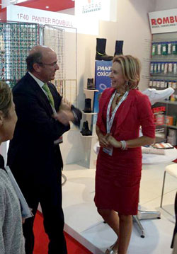 El ministro de Economa, Luis de Guindos, visit el stand de Panter en la feria