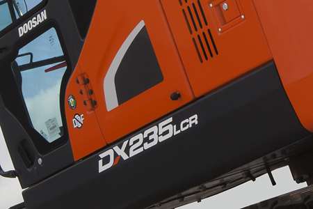 La nueva cabina del modelo DX235LCR-5 es mayor que la del modelo LC-3