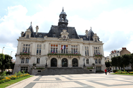 En 2008, Vichy decidi reforzar la seguridad en la recientemente reformada Plage des Clestins, una de las principales arterias de la ciudad...