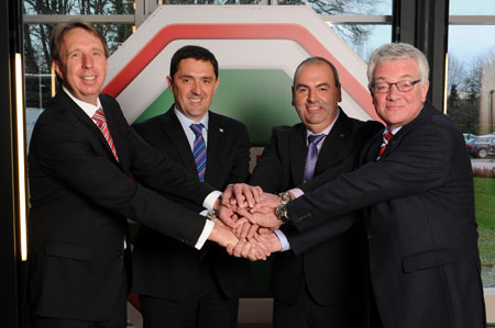 De izquierda a derecha, Torsten Kreft, gerente de Hagebau; ngel Miguel Expsito Hernndez, presidente de Coarco; Julio Csar Sez...