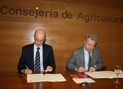 El rector de la Universidad Politcnica de Cartagena, Jos Antonio Franco, y el consejero de Agricultura y Agua, Antonio Cerd...