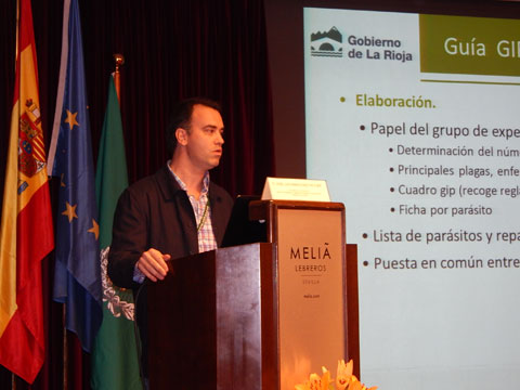 Jos Luis Ramos, tcnico del del Servicio de Investigacin de la Consejera de Agricultura de La Rioja, explic la Gua de Uva de Vinificacin...