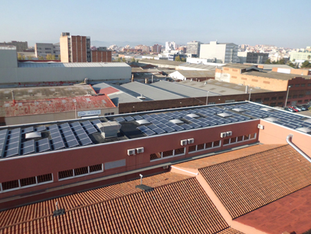 Instalacin de 100kW de autoconsumo realizada por SUD Energies Renovables en las instalaciones de Comercial Arqu (Hospitalet del Llobregat)...