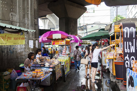 El mercado asitico de productos alimenticios se caracteriza por un gran consumo en la calle...
