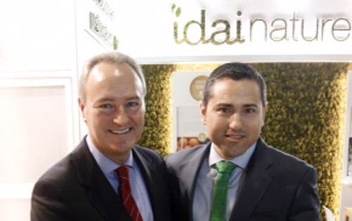 El president de la Generalitat Valenciana, Alberto Fabra, con Carlos Led, director general de Idai Nature