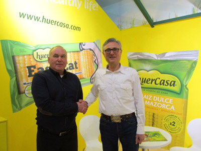 Acuerdo de colaboracin entre Huercasa y Jovaige, materializada en Fruit Logistica 2015