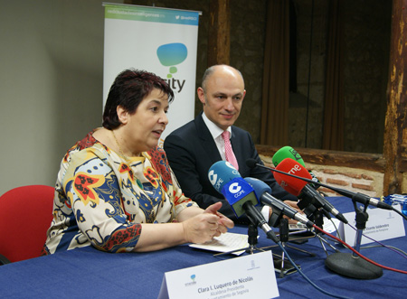 Clara Luquero, alcaldesa de Segovia, y Jos Vicente Valdenebro, portavoz de la Junta Directiva de RECI