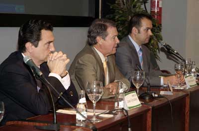 De izquierda a derecha, el director general de Inerco, Jos Gonzlez; el presidente de Inerco, Luis Salvador, y el director de Desarrollo...