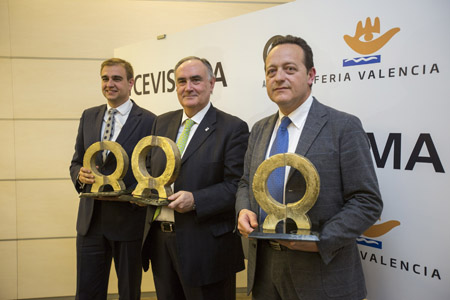 Premiados en los Alfa de Oro (de izquierda a derecha, los representantes de Natucer, Kerafrit y Neos Additives)