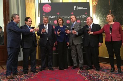 Brindis de autoridades en la presentacin de la II Cumbre Internacional del Vino en el Senado