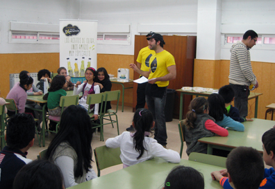 Los tallers estn basados en la interaccin con los escolares de 6 a 8 aos...