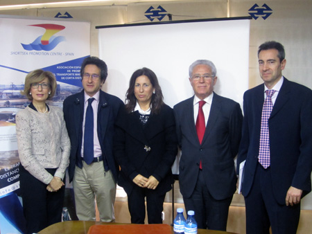 Foto de grupo de los ponentes de las jornada sobre promocin del transporte martimo de corta distancia celebradas en el Puerto de Almera...