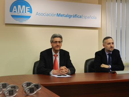 Los miembros de la Junta Directiva de AME, Juan Delgado y Alfredo Alcal