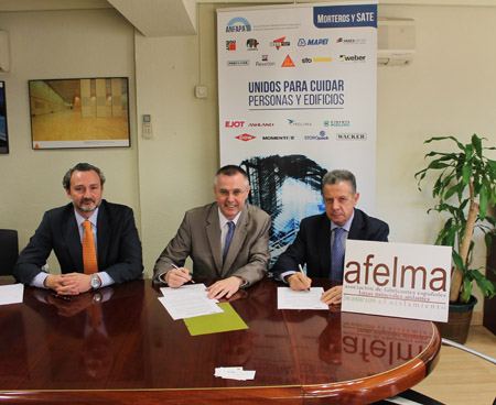 Firma del convenio de patrocinio entre el presidente de Anfapa, ngel Gonzlez Lucas, y el presidente de Afelma, Francisco Javier Fernndez Campal...