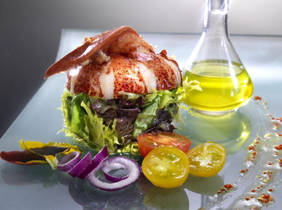 Ensalada de bogavante con vinagreta de lima y azafrn elaborada con aceite de oliva de arbequina