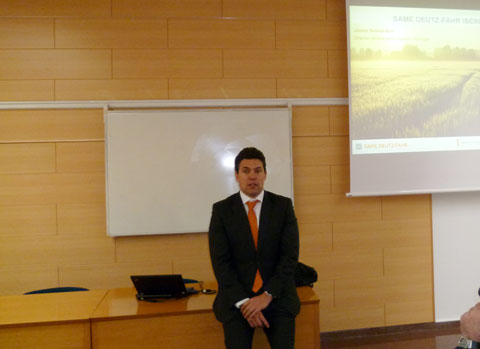 Javier Seisdedos, director general de Same Deutz-Fahr Ibrica, en la presentacin ante la prensa