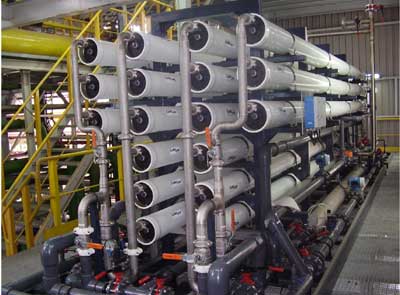 Vista parcial de uno de los dos sistemas Bekox de osmosis inversa. Capacidad de produccin: 40 m3/h