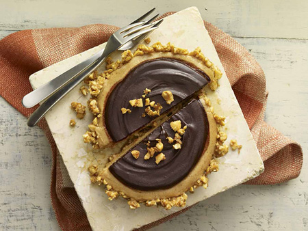 Tarta de galletas de mantequilla de cacahuete y corteza de cacahuete con canela