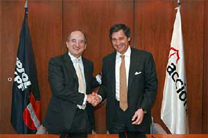 Antonio Brufau, presidente ejecutivo de Repsol YPF, y Jos Manuel Entrecanales, presidente ejecutivo de Acciona...