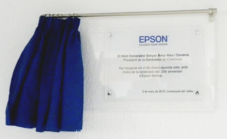 Placa conmemorativa del nuevo espacio Epson Experience