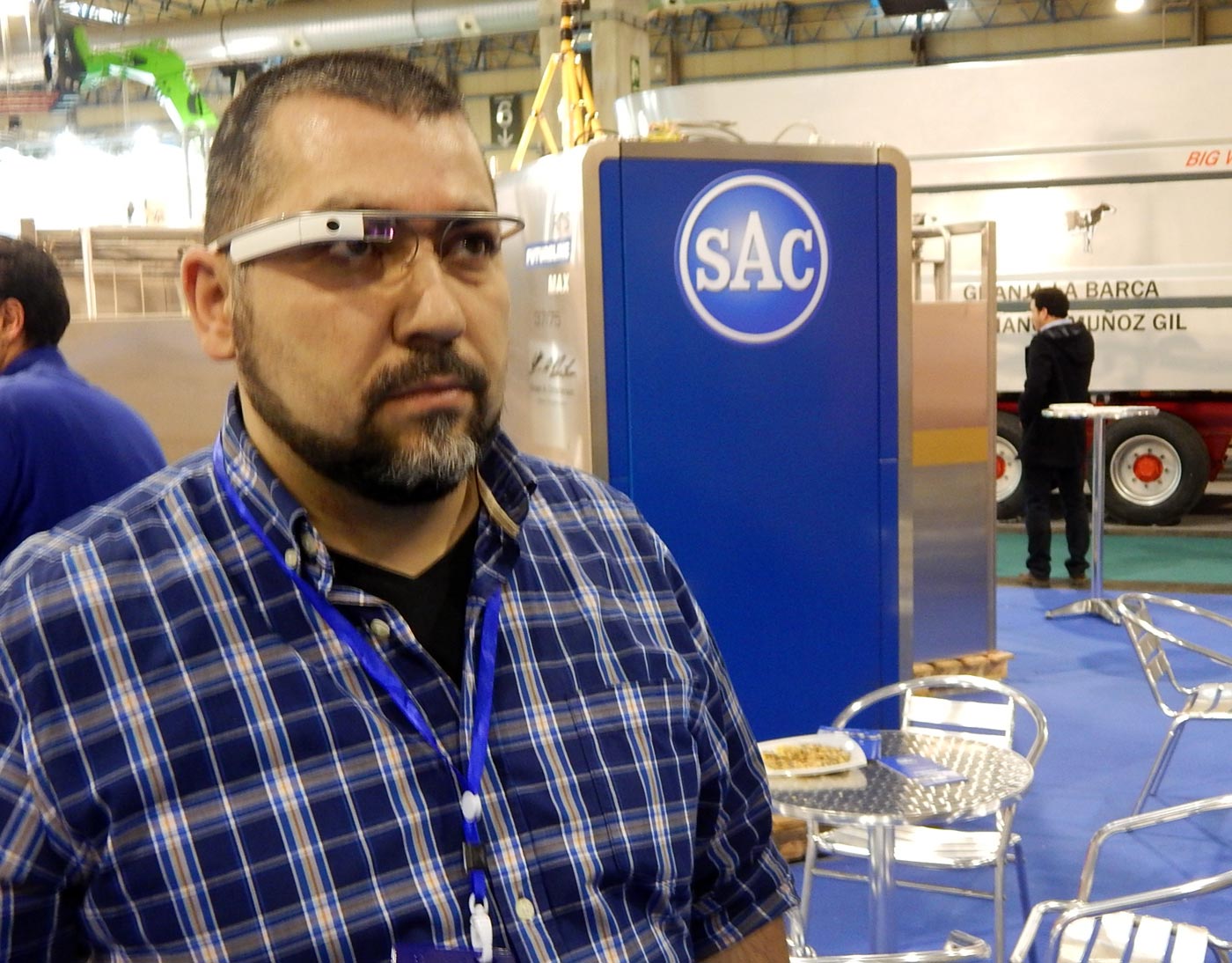 Mario Tubo, responsable de Importlait, portando las SAC Glasses