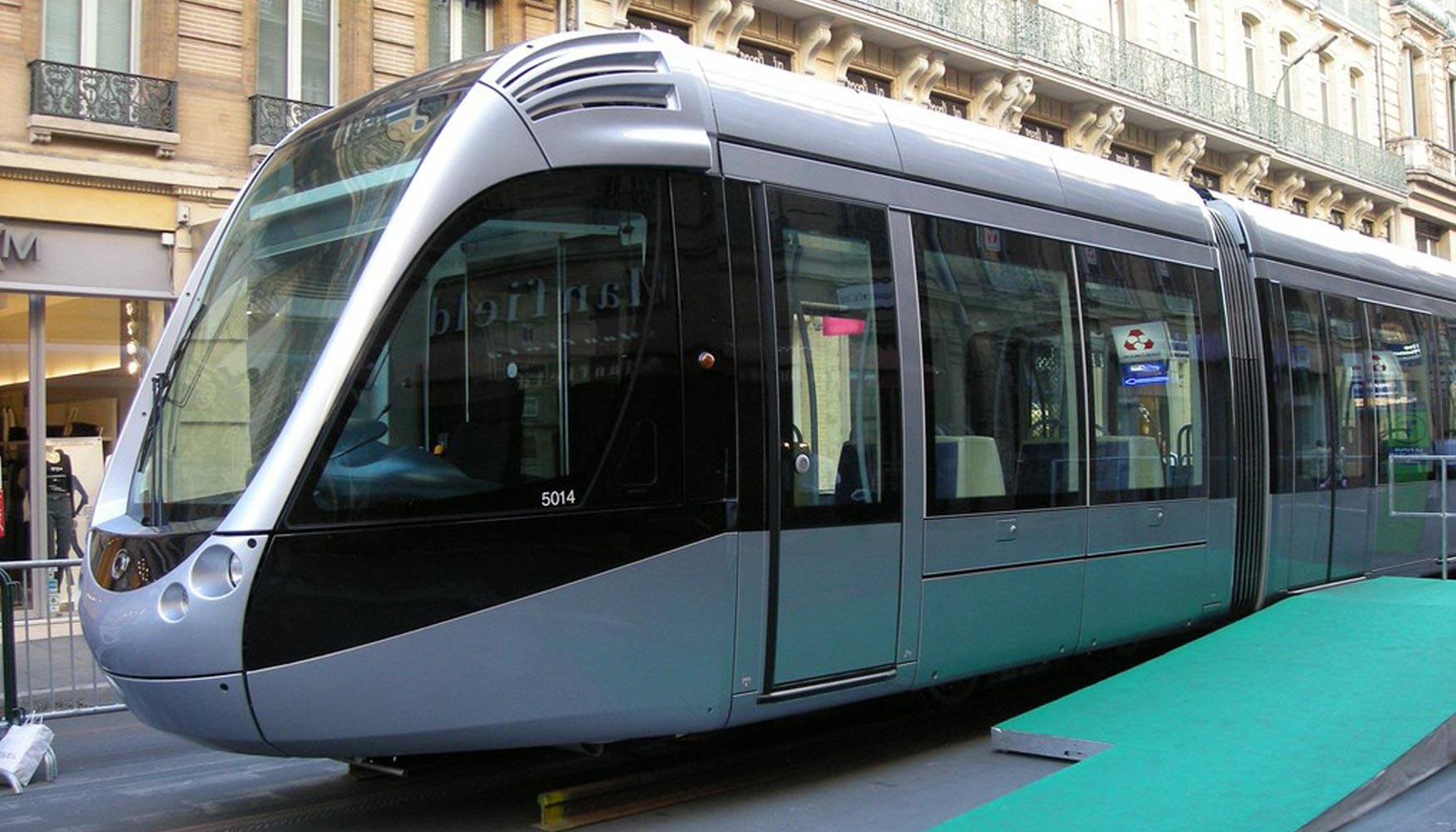 El tranva al aeropuerto de Toulouse se ha estrenado con nuevos trenes Alstom Citadis