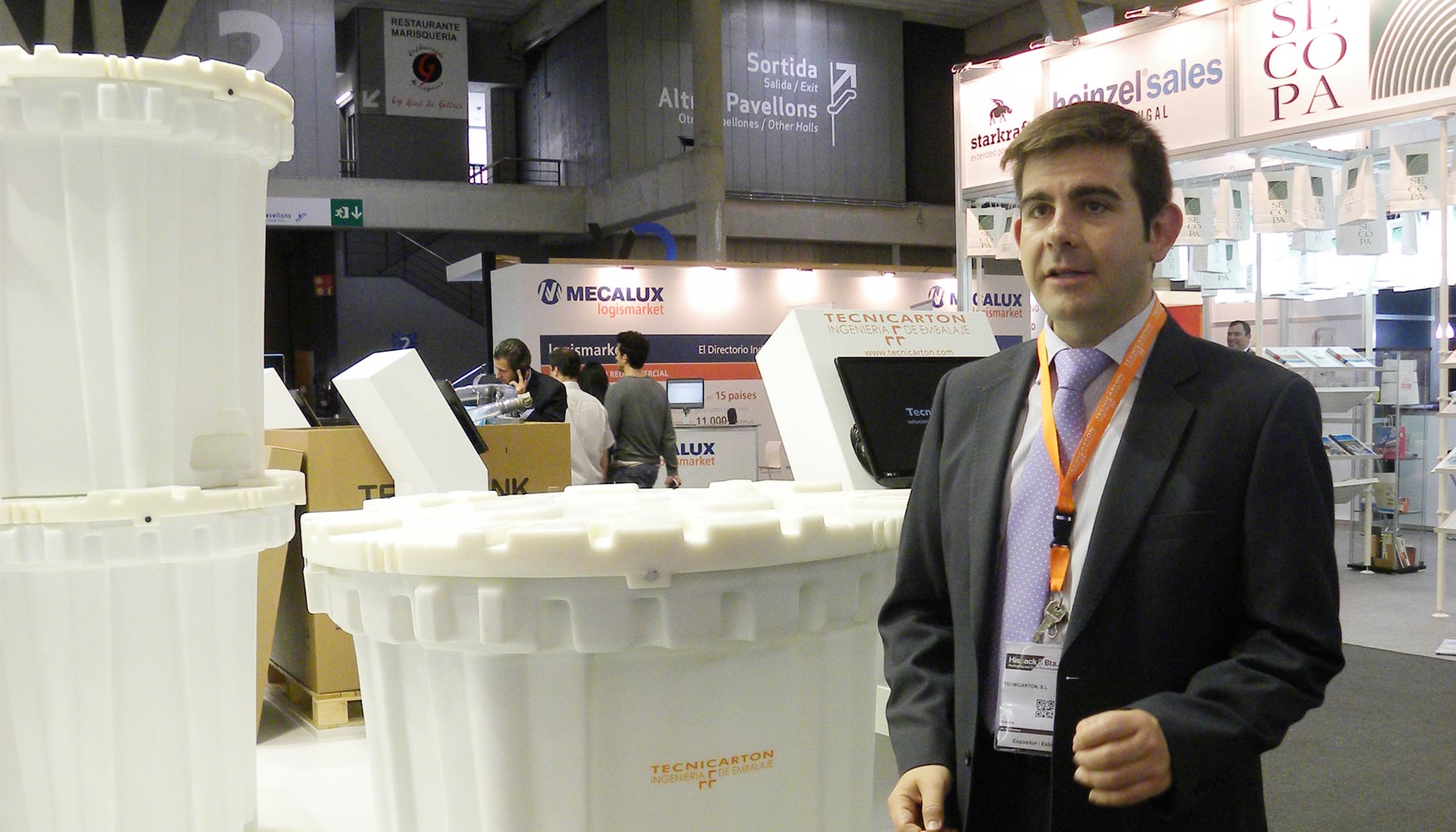 Antonio Cebrin, director comercial de la empresa, presenta el nuevo contenedor