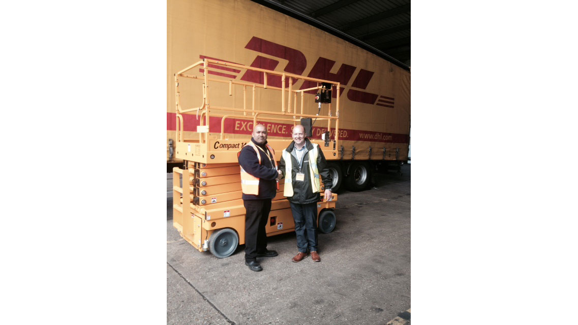 De izquierda a derecha: Shaun Mathew (DHL Supply Chain Services) y Ian Whittle (Haulotte UK)
