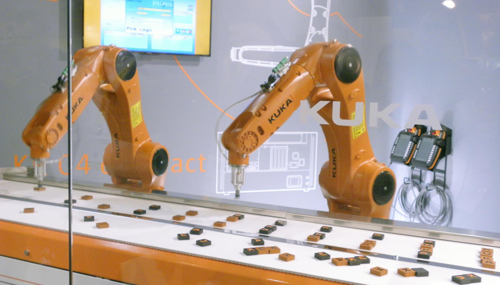 Robots trabajando conjuntamente