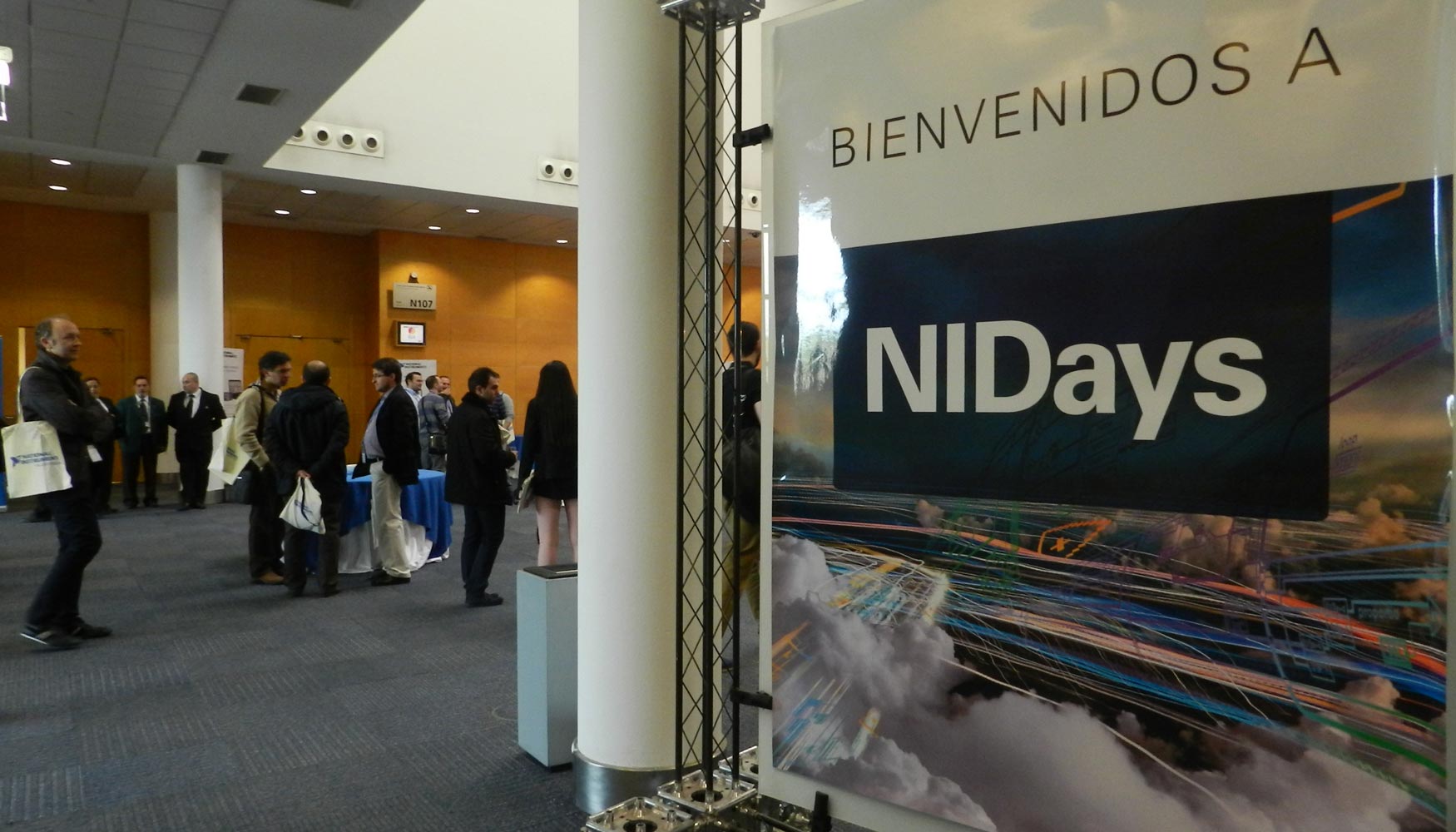 Entrada a los NIDays 2015, evento que cont con ms de 300 asistentes y 14 expositores