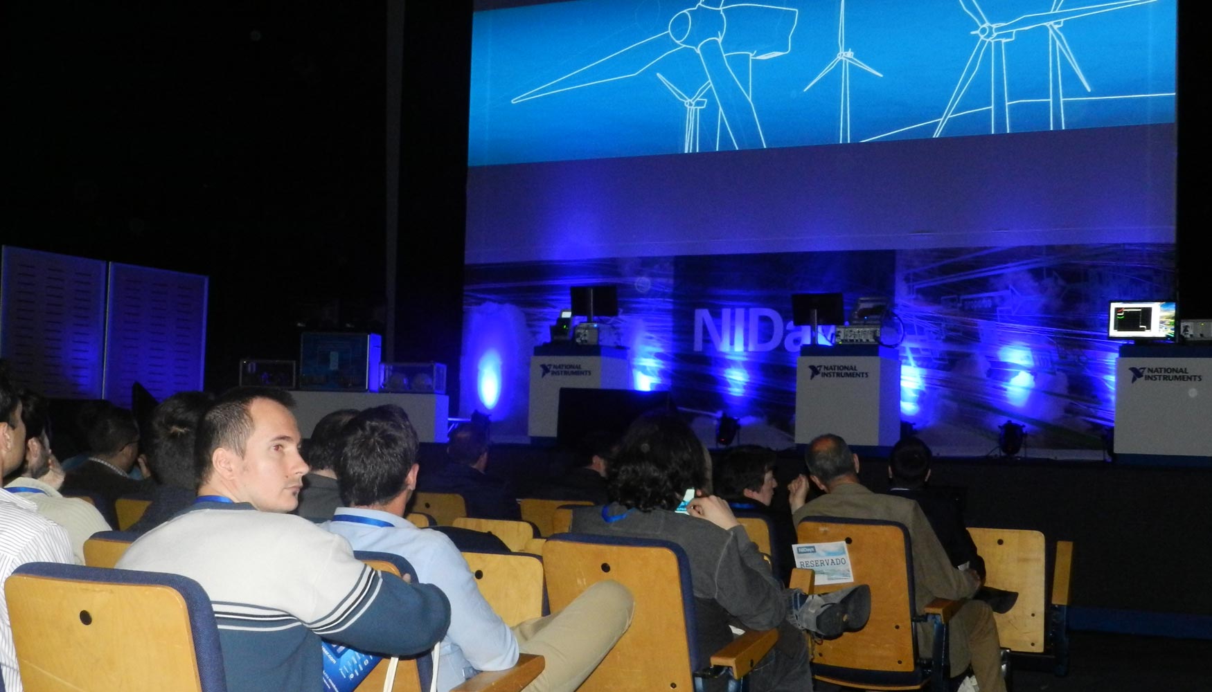 Los asistentes esperando el inicio del segundo 'Keynote' del evento: 'Juntos resolveremos los grandes retos de la ingeniera'...