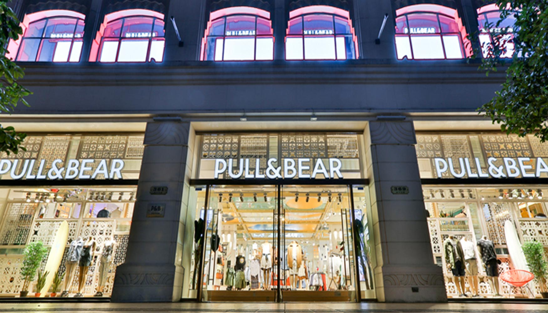 Pull&Bear presenta su nueva imagen de tienda en la comercial más importante de Shanghai - Textil